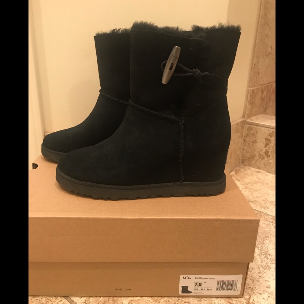 Ugg Classic Femme button Wedge 7.5 black